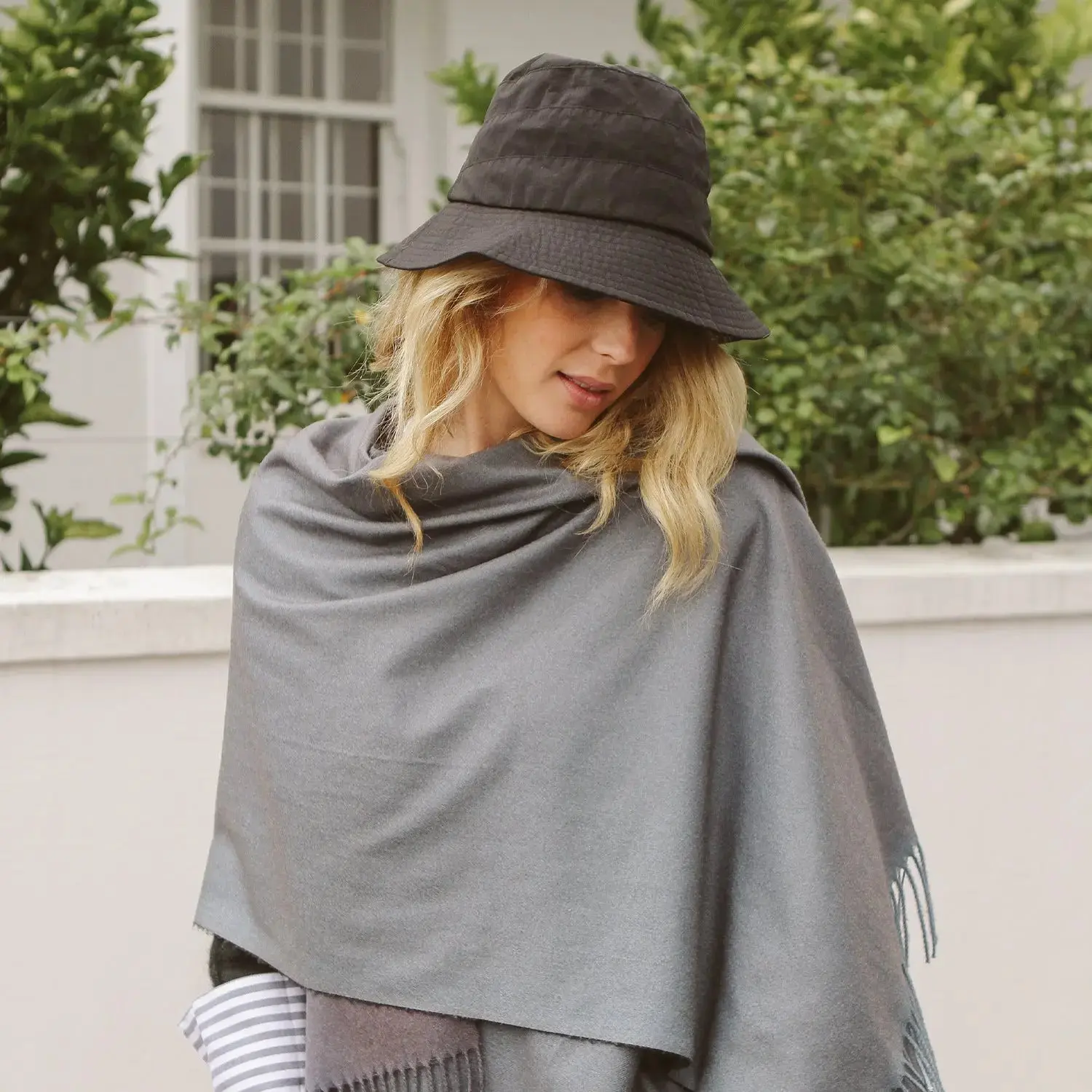 Ella Bucket - Image 5